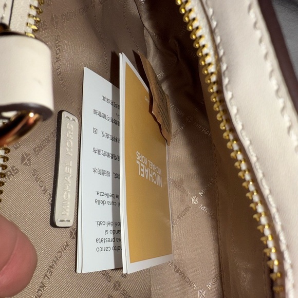 Michael Kors NWT “Lyra” small Pouchette fantastic Sunburst Yellow and Cream! - Picture 4 of 8